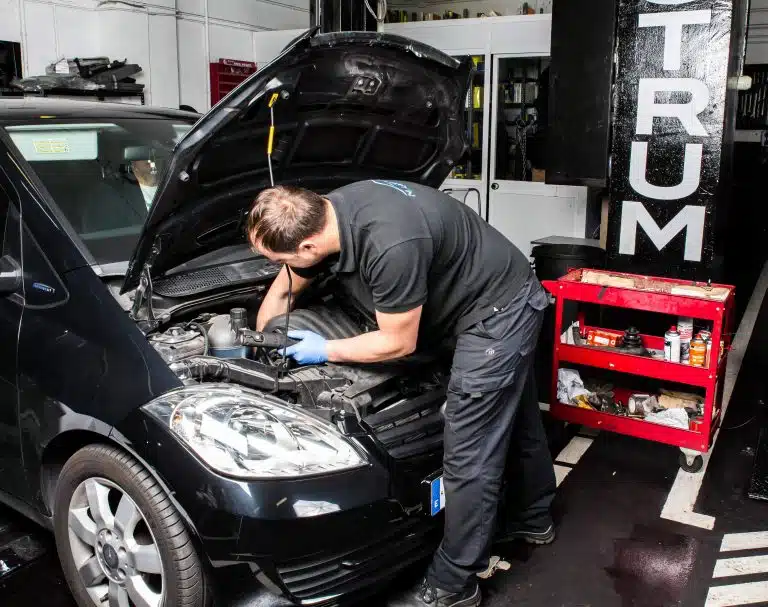 Revision oficial 21 Revisión del coche en Las Tablas